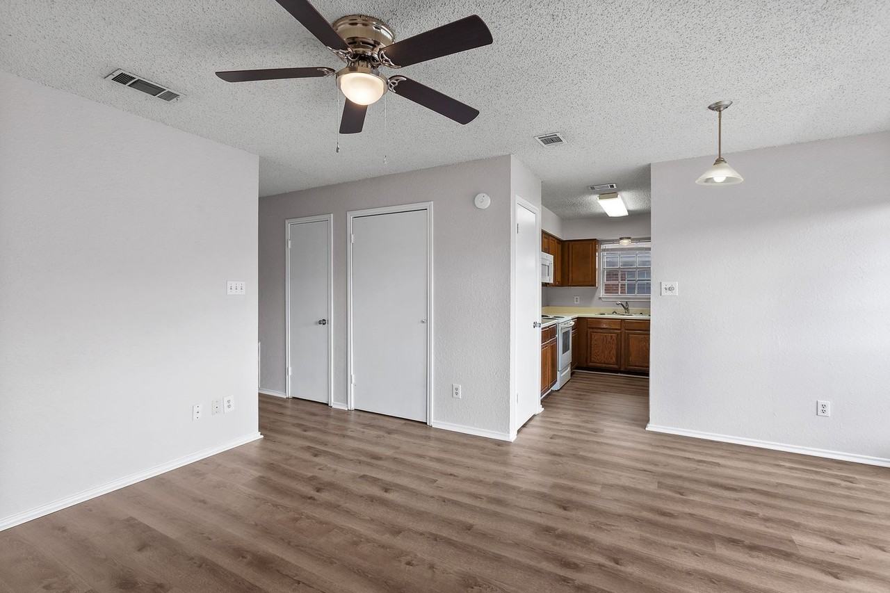104 Mosscliff Cir #6 - Photo 3 of 16