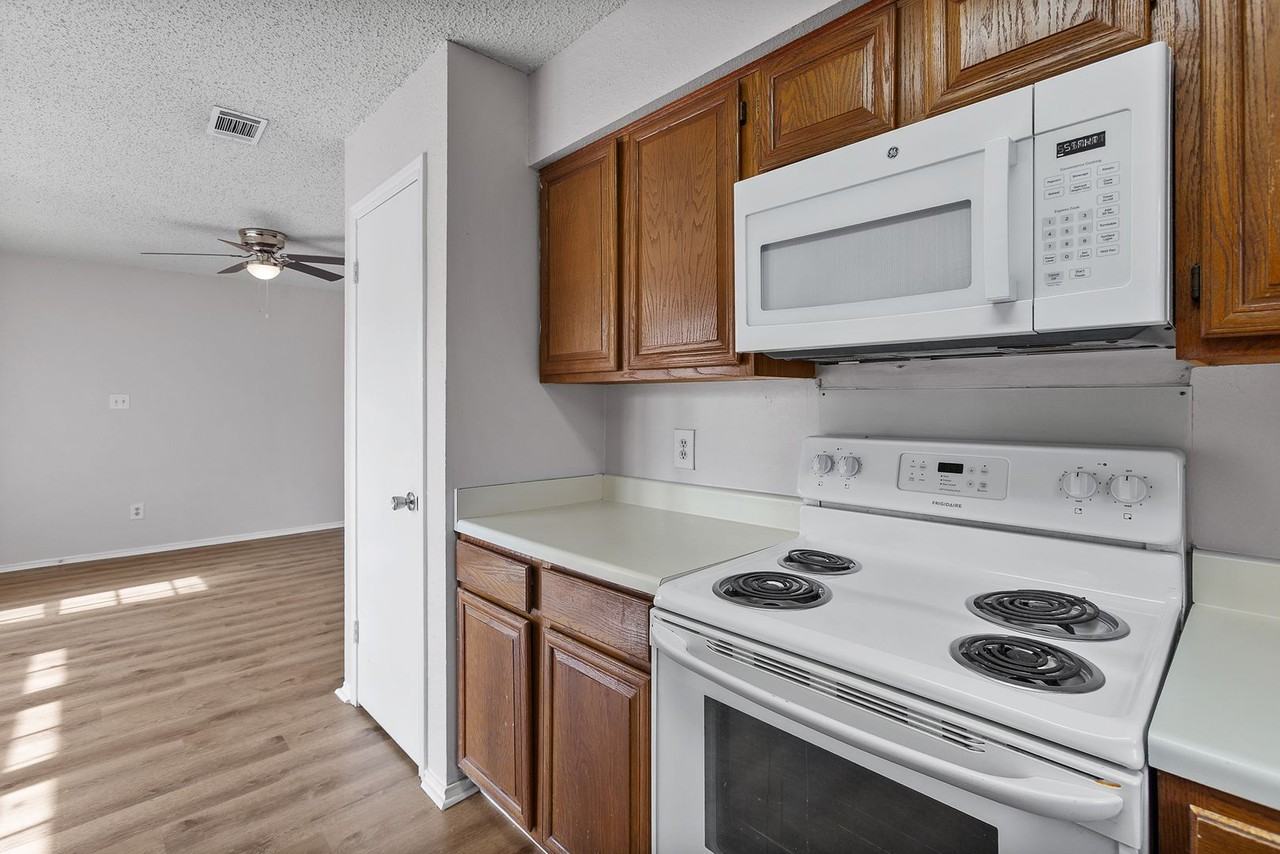 104 Mosscliff Cir #6 - Photo 5 of 16