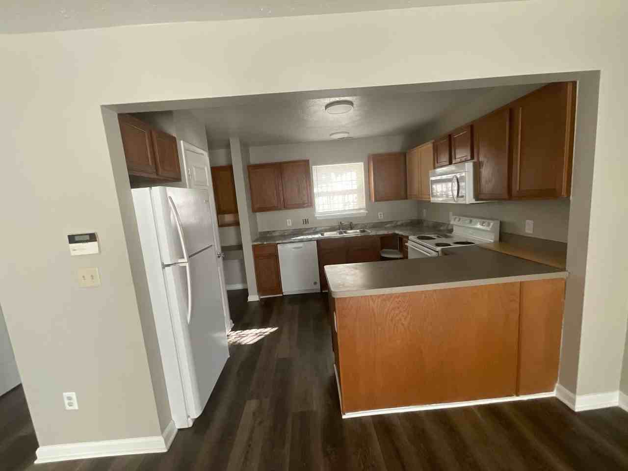 1353 Roache St - Photo 3 of 14