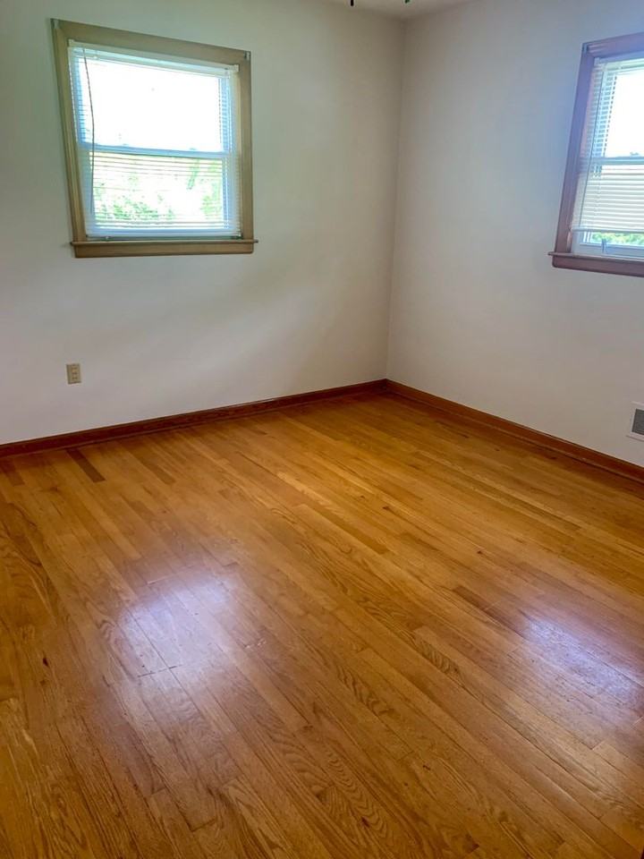735 Davis St - Photo 4 of 16