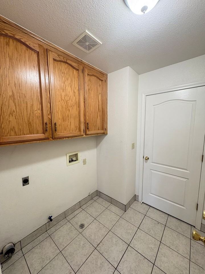 323 S Citrus Ct - Photo 2 of 31