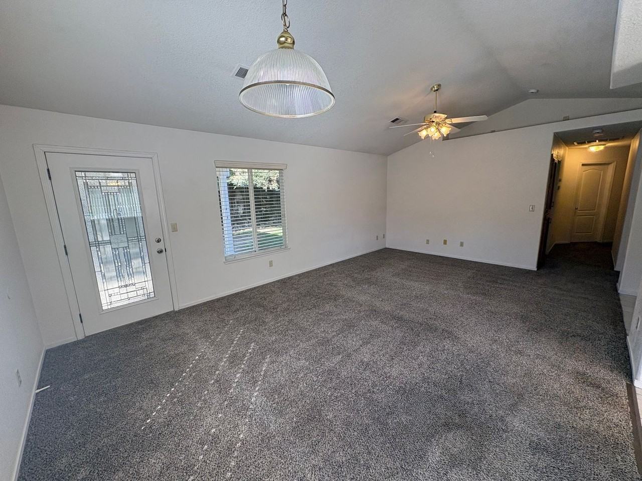 323 S Citrus Ct - Photo 4 of 31