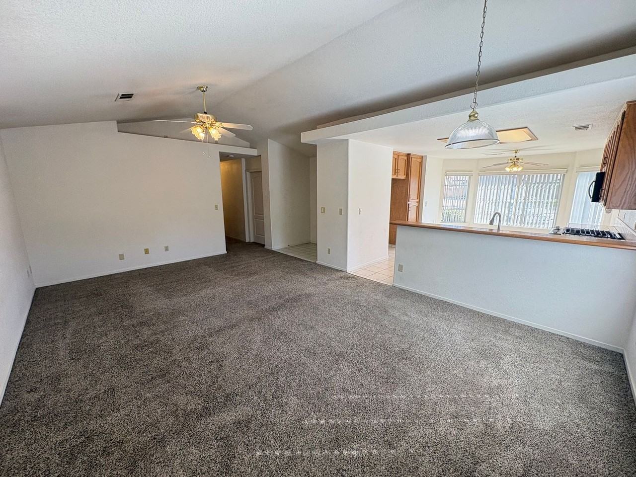 323 S Citrus Ct - Photo 5 of 31