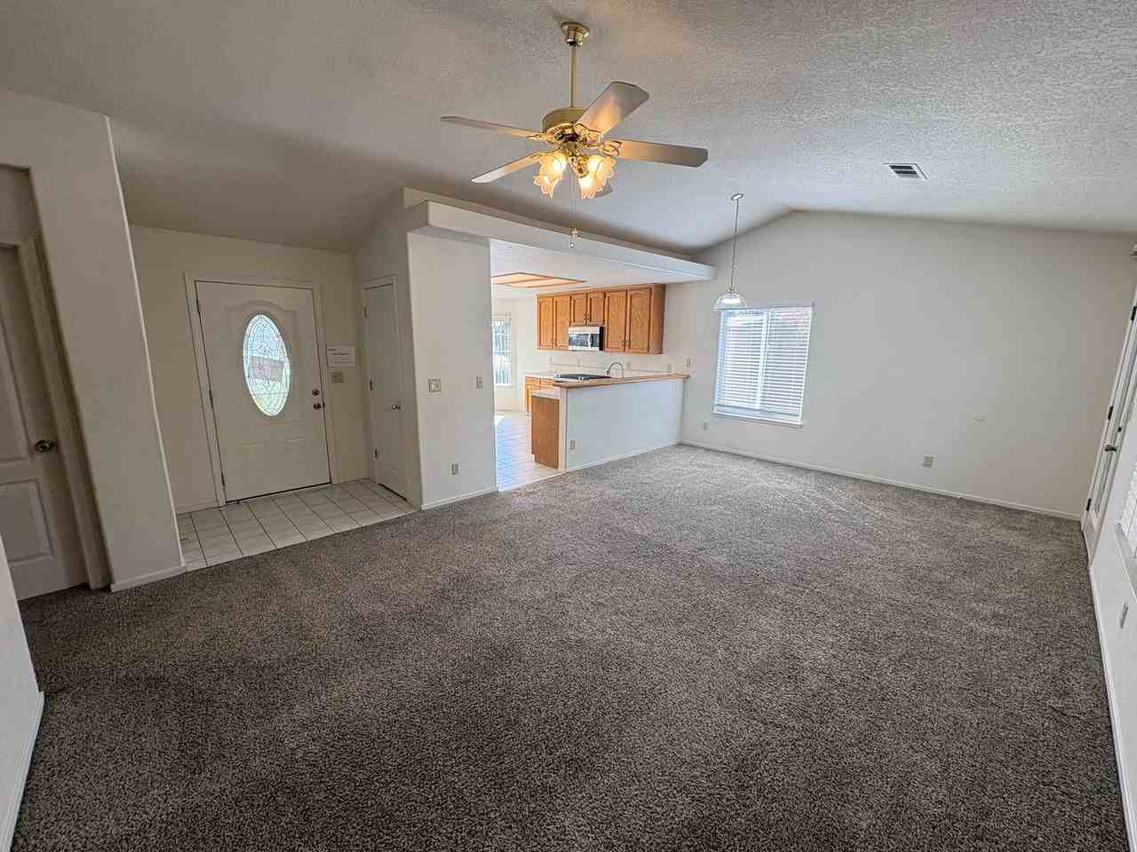 323 S Citrus Ct - Photo 6 of 31