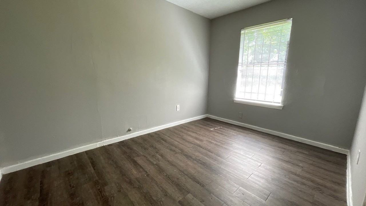 8303 St Lo Rd - Photo 4 of 15