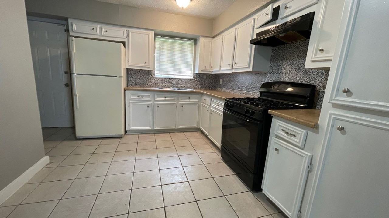 8303 St Lo Rd - Photo 6 of 15