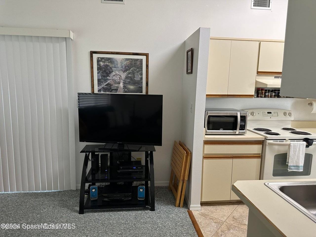 706 Beach Park Ln - Photo 5 of 23