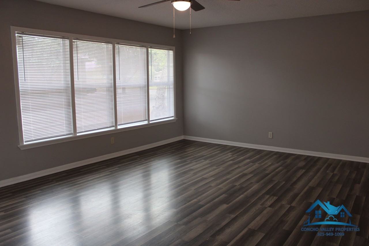 2486 Harvard Ave - Photo 3 of 17