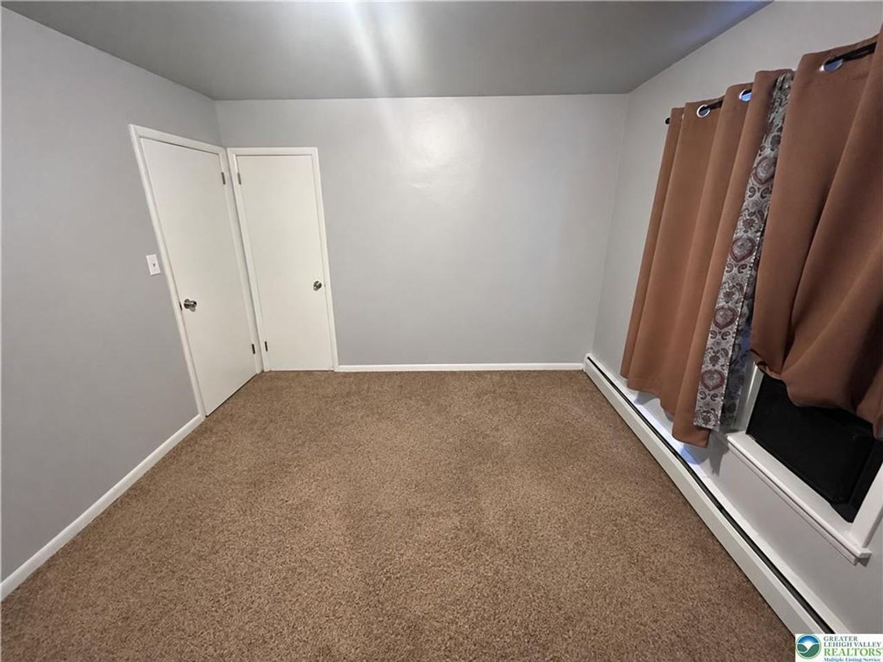 515 W Washington St - Photo 4 of 6