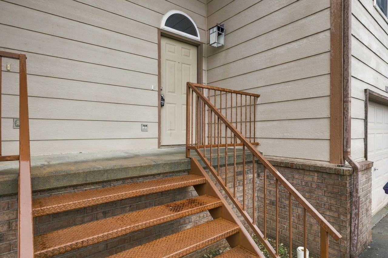 1124 Country Club Ln - Photo 2 of 24