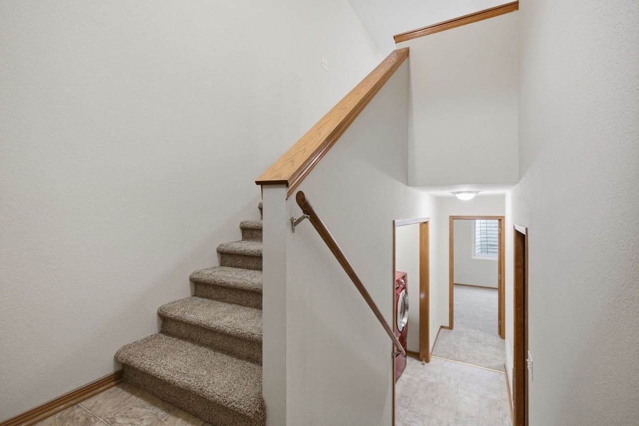 1124 Country Club Ln - Photo 5 of 24