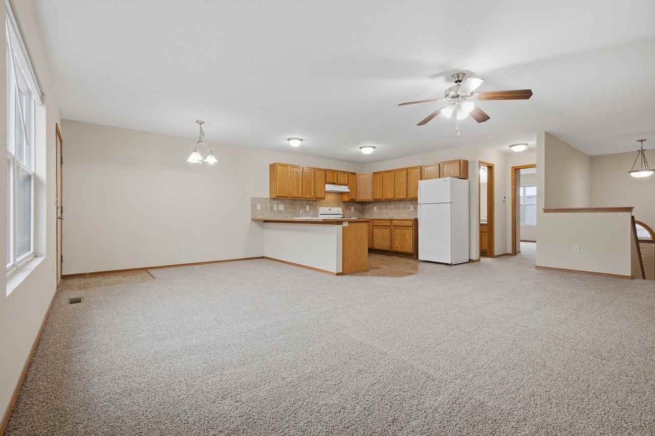 1124 Country Club Ln - Photo 7 of 24
