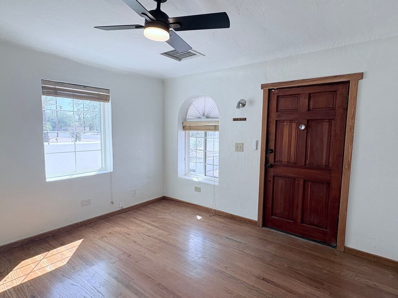 3507 E Fairmount St - Photo 2 of 26