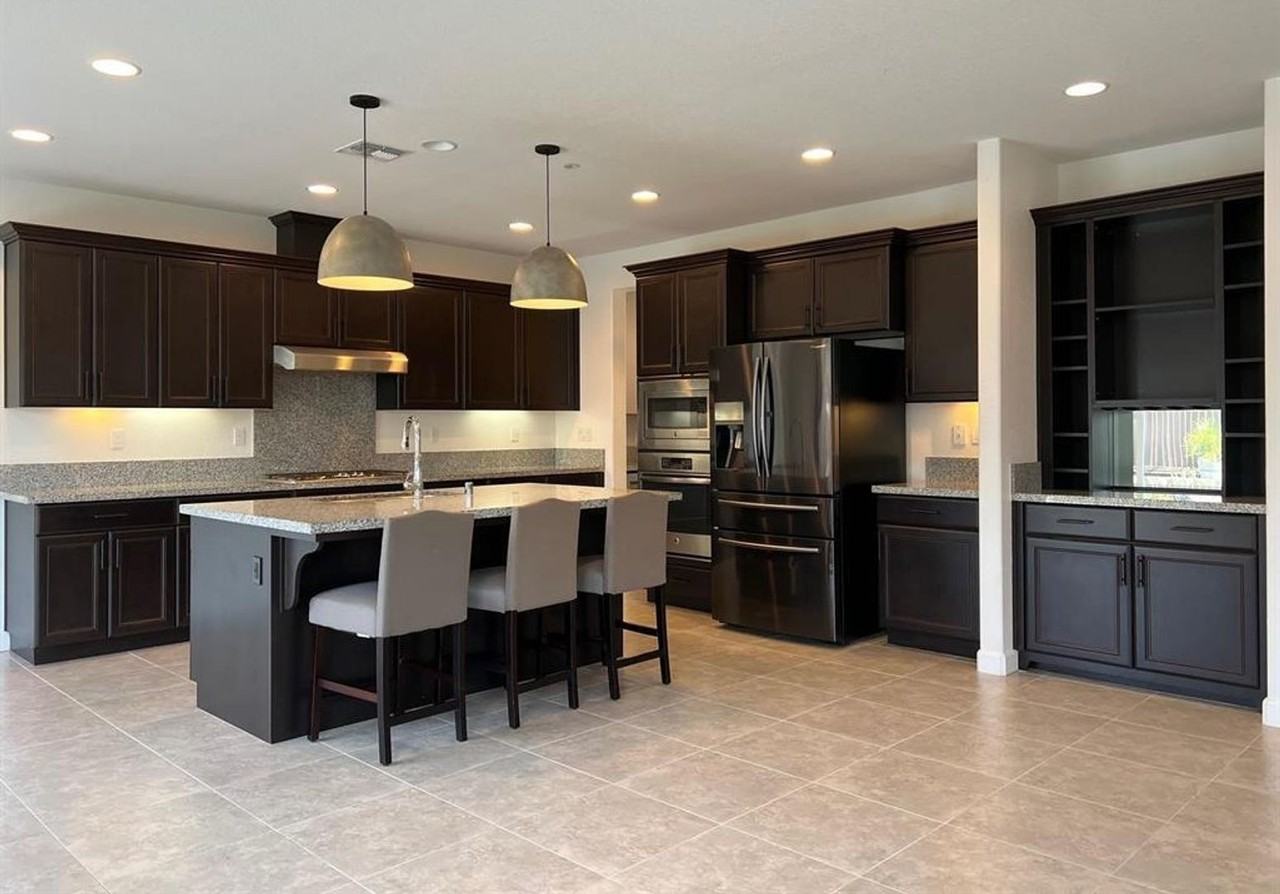 635 Auburn Way - Photo 3 of 10