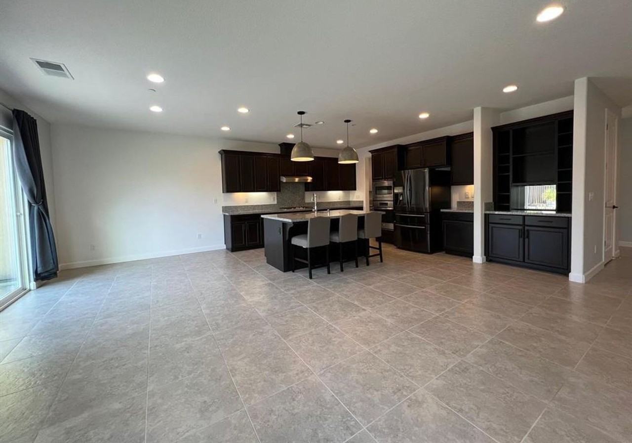 635 Auburn Way - Photo 4 of 10