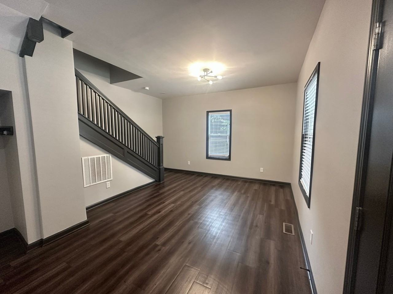 4053 Byram Ave - Photo 3 of 21