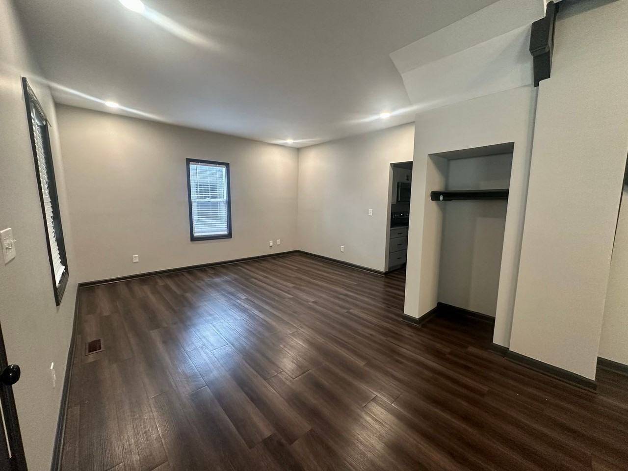 4053 Byram Ave - Photo 4 of 21