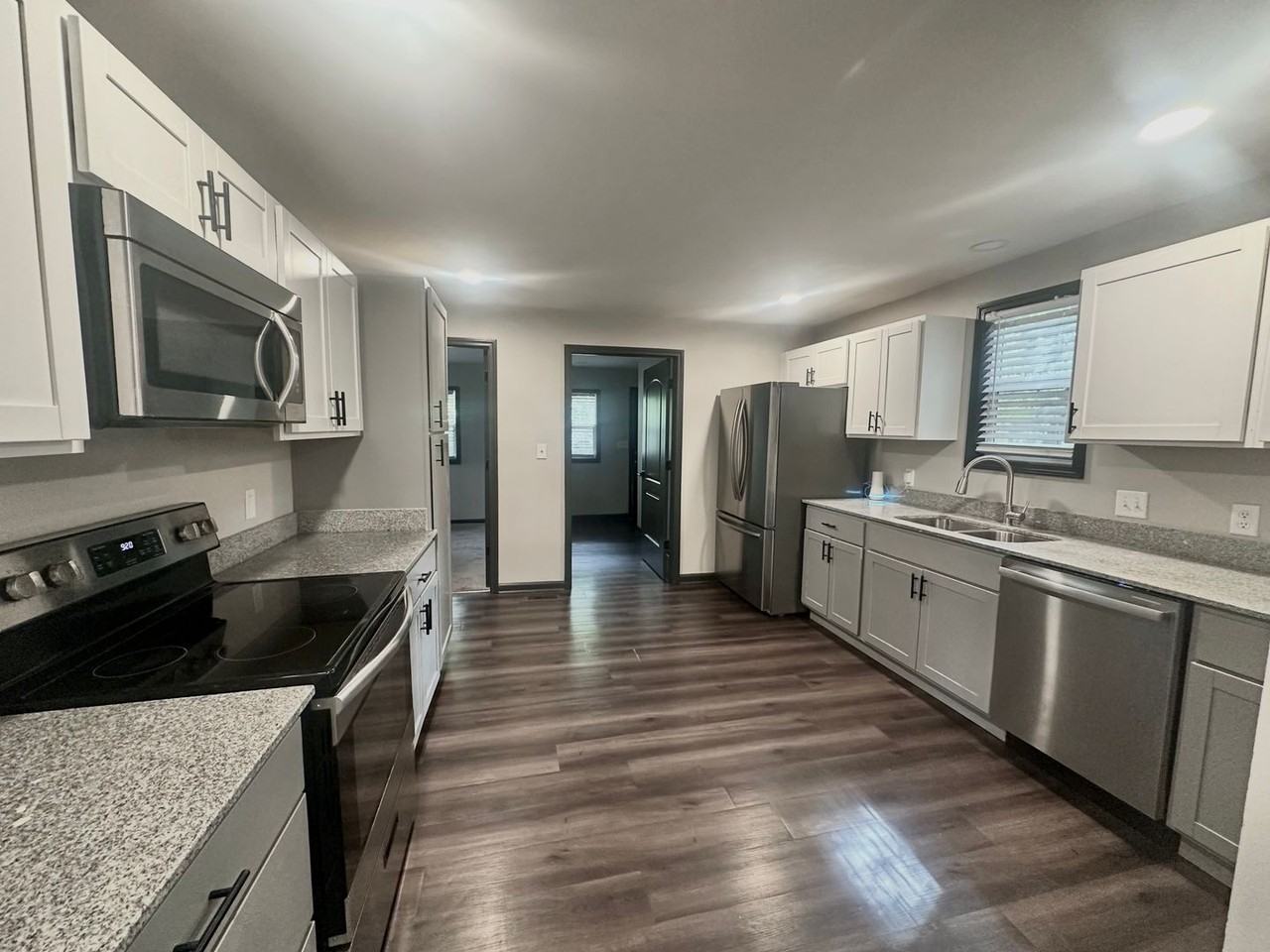 4053 Byram Ave - Photo 5 of 21