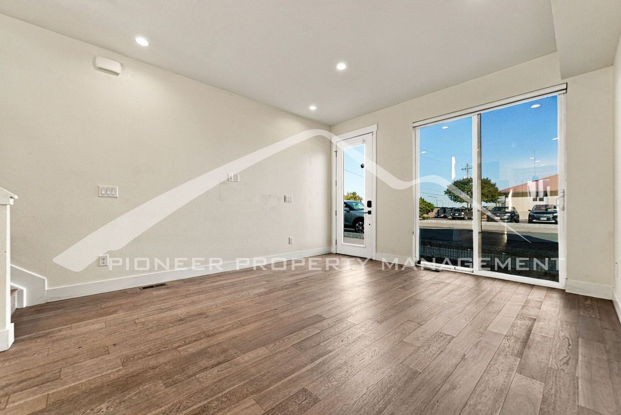 4767 Shoshone St - Photo 4 of 17