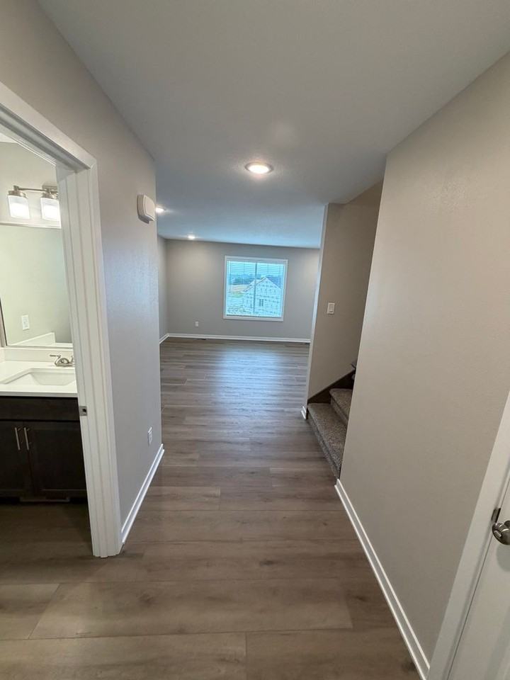 1919 20th Ave Se - Photo 2 of 37