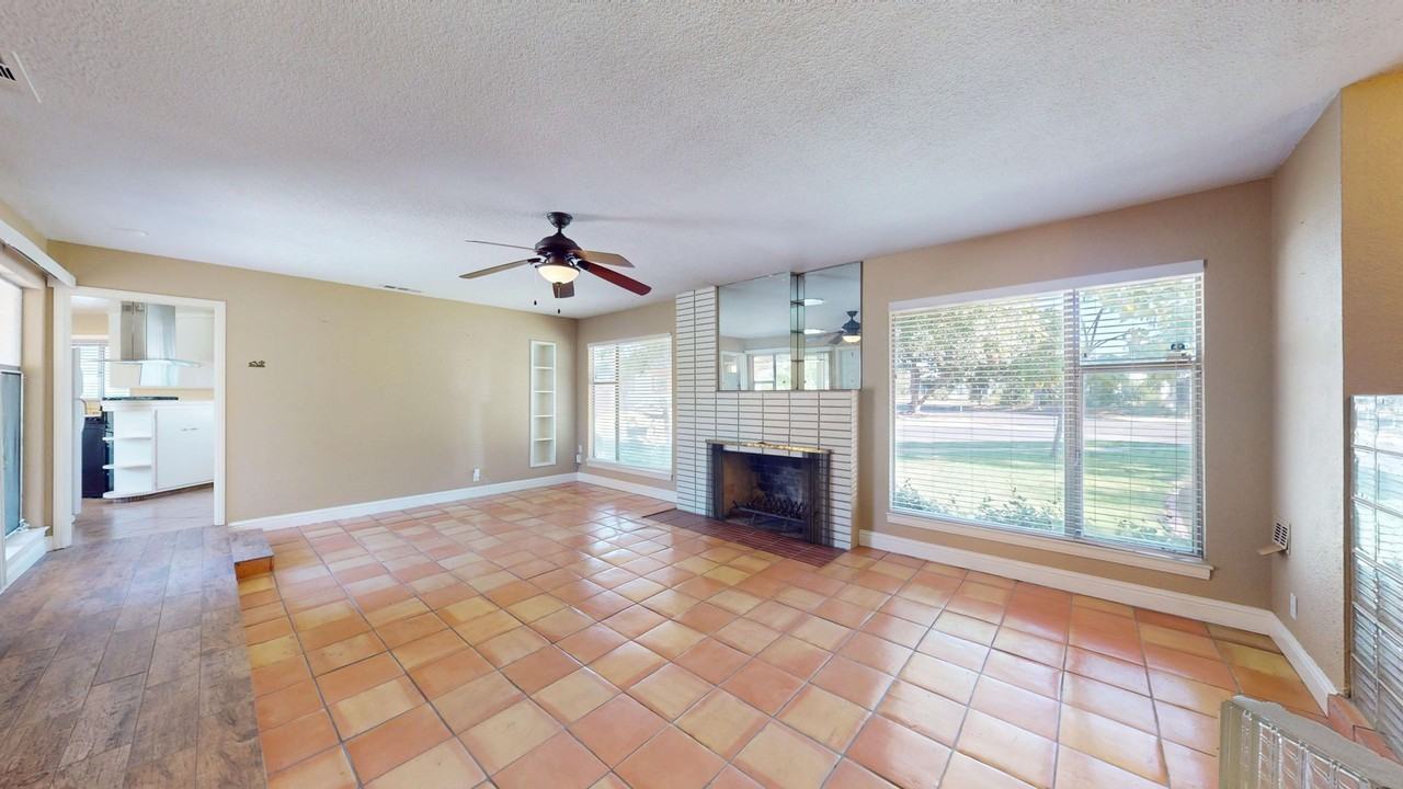 1495 N Adoline Ave - Photo 5 of 34