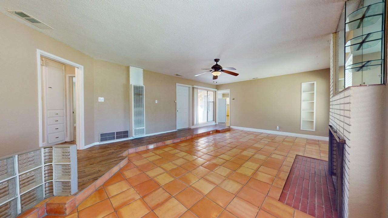 1495 N Adoline Ave - Photo 6 of 34