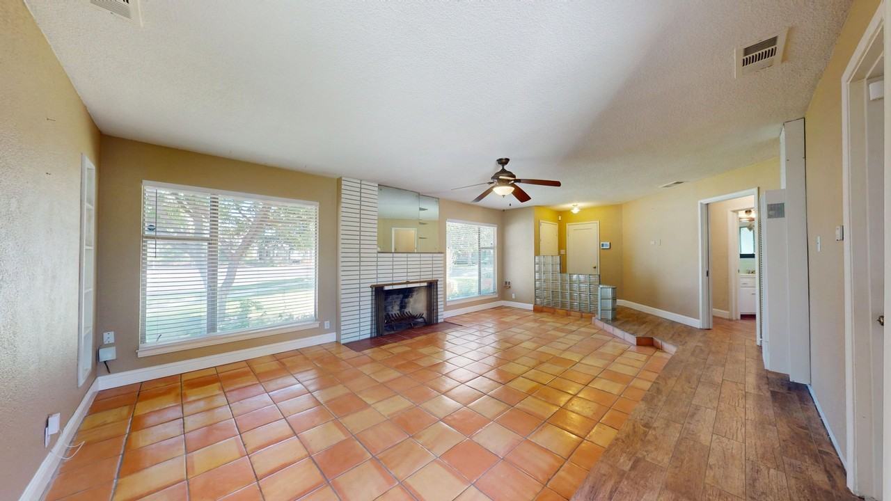 1495 N Adoline Ave - Photo 7 of 34