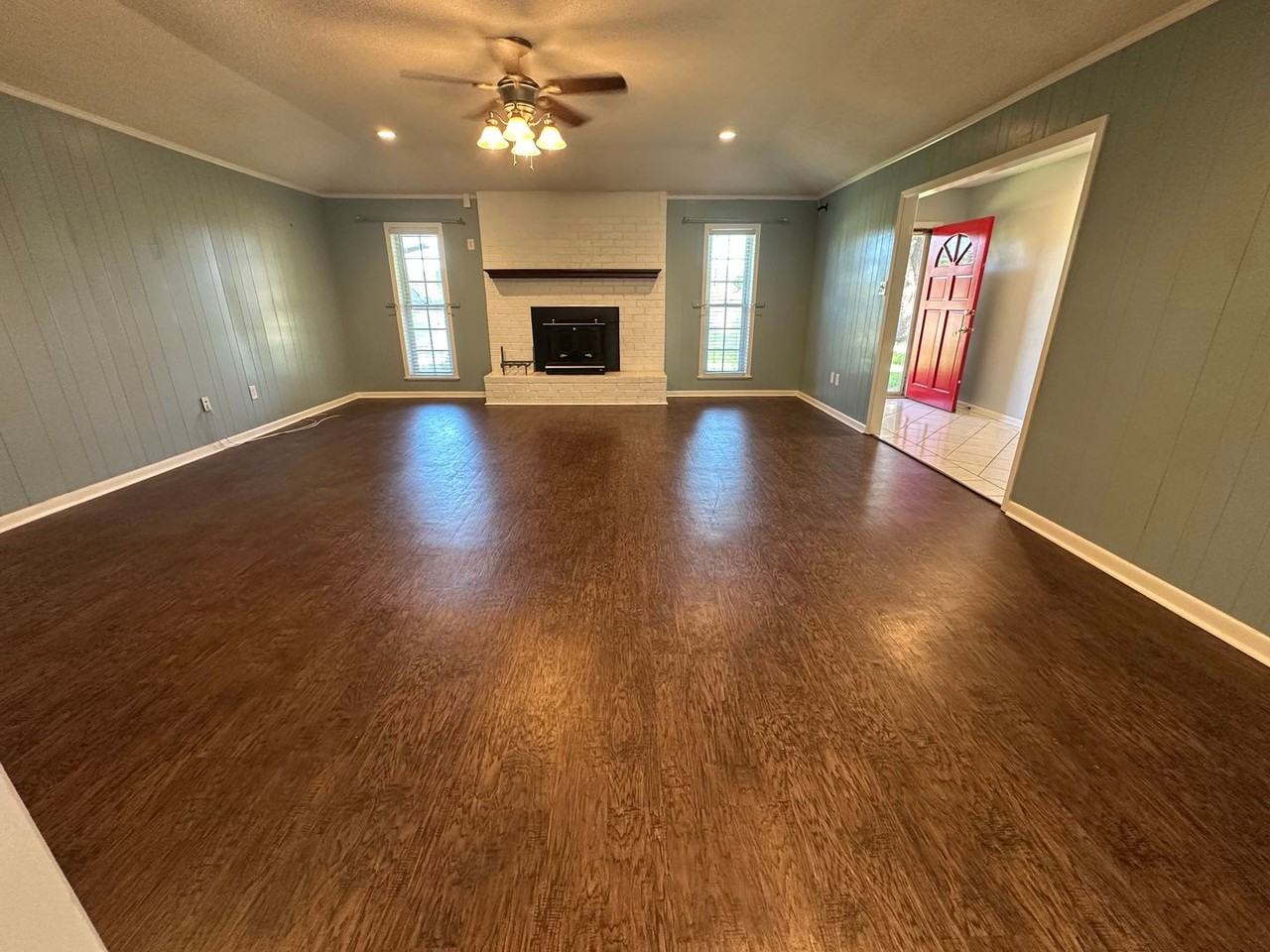 102 S Rainbow Dr - Photo 4 of 32