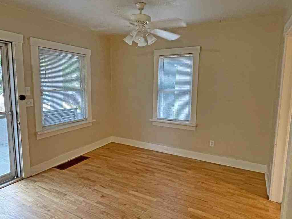 1030 Custer Ave - Photo 5 of 19