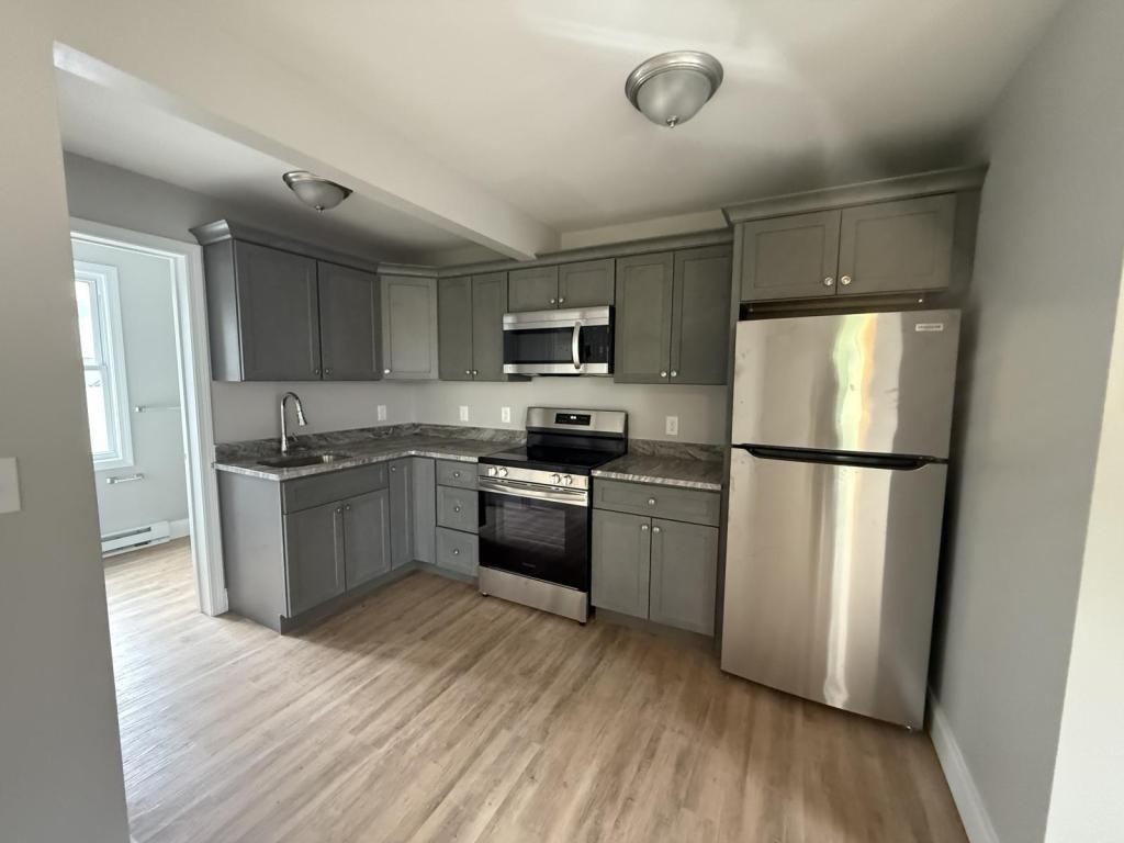 212 Robeson St - Photo 4 of 5