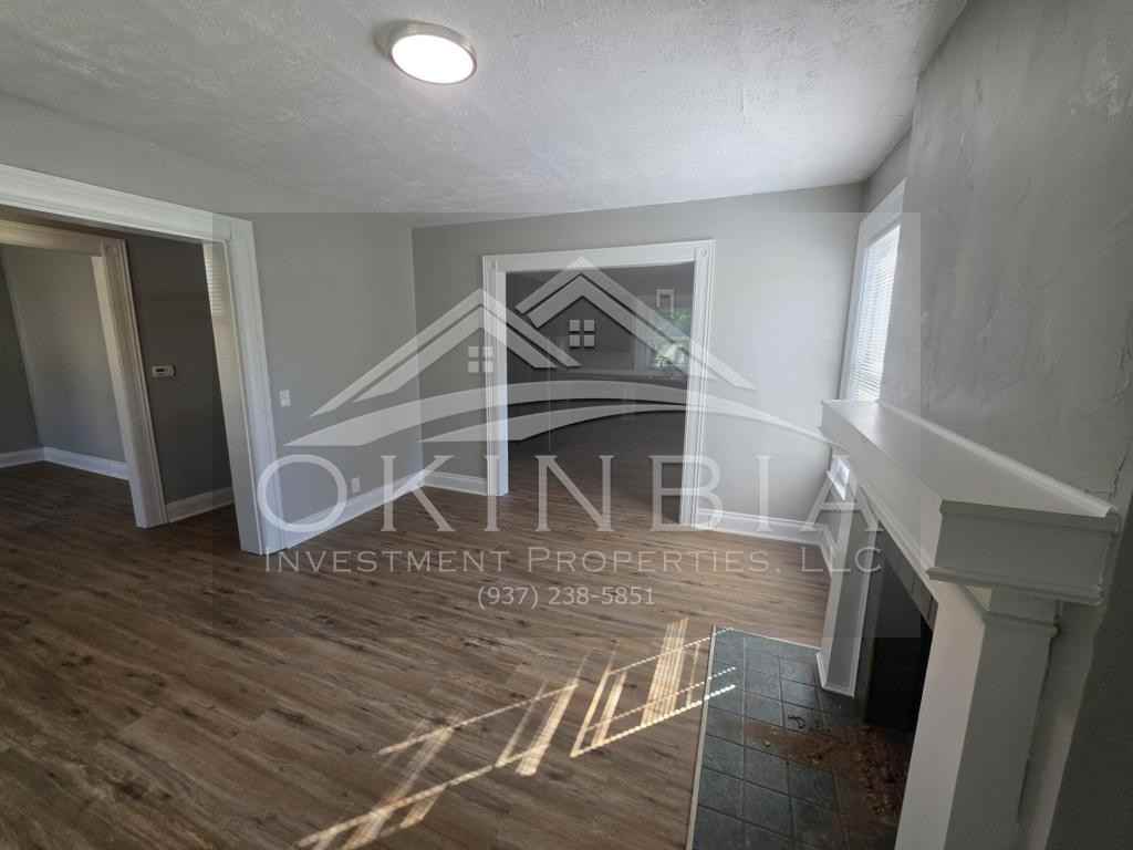 232 Mercer Ave - Photo 4 of 42