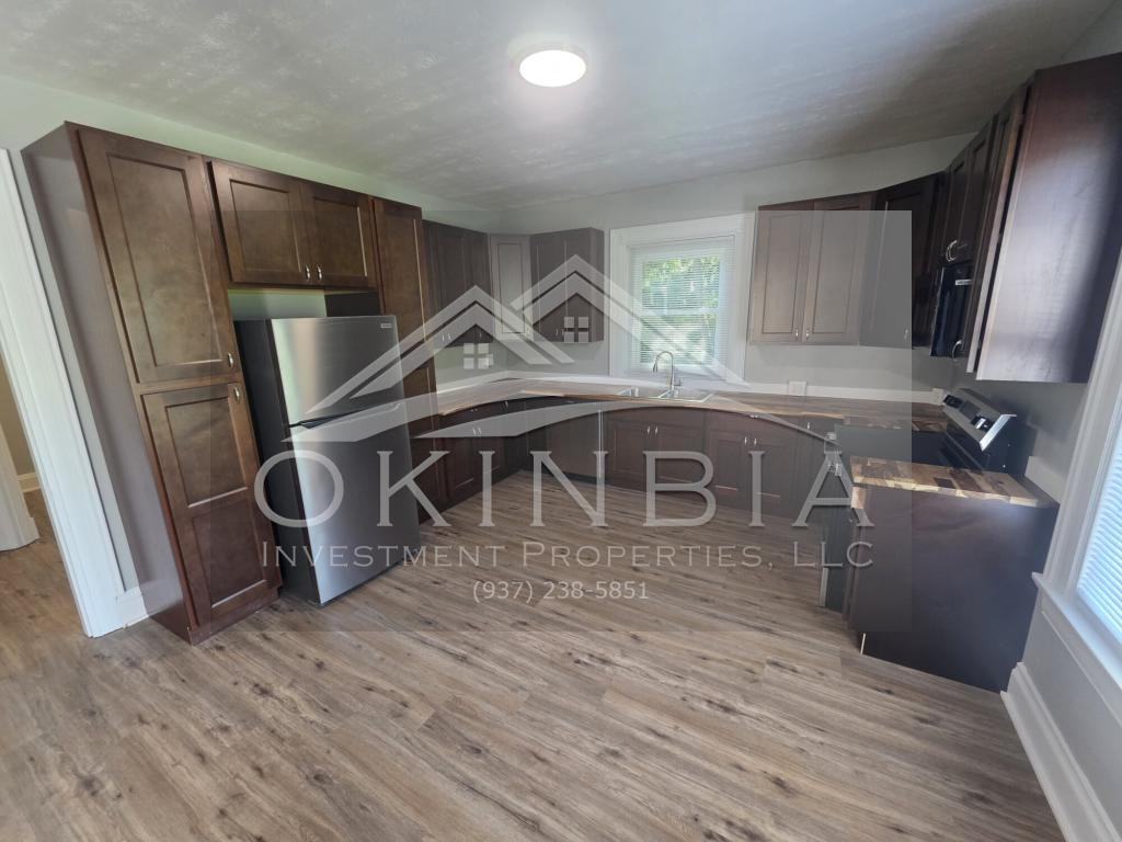 232 Mercer Ave - Photo 7 of 42