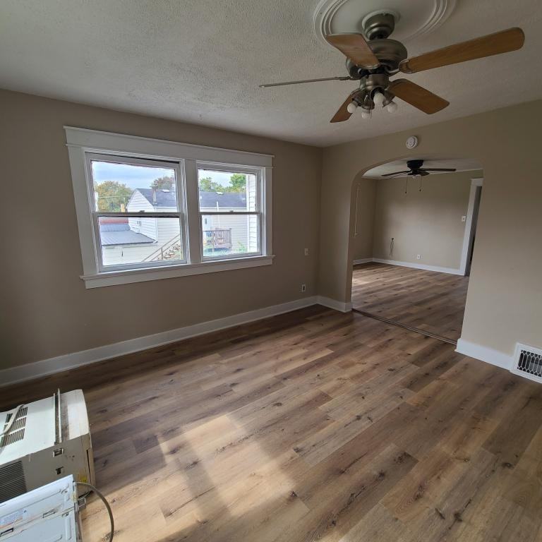 446 W Dewald St - Photo 2 of 6