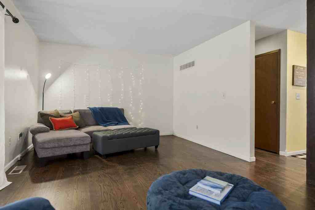 8655 W 109th St - Photo 7 of 13