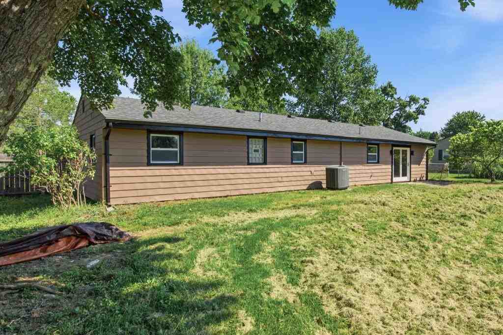7853 Myers Rd - Photo 4 of 27