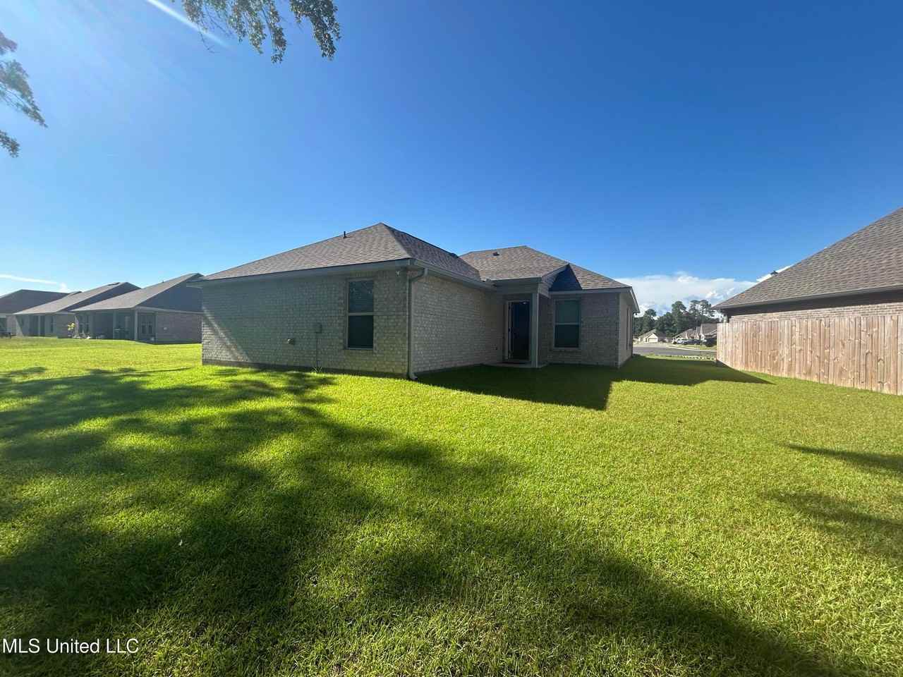14305 Southern Pecan St - Photo 3 of 15
