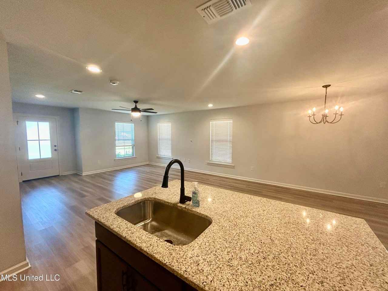14305 Southern Pecan St - Photo 7 of 15