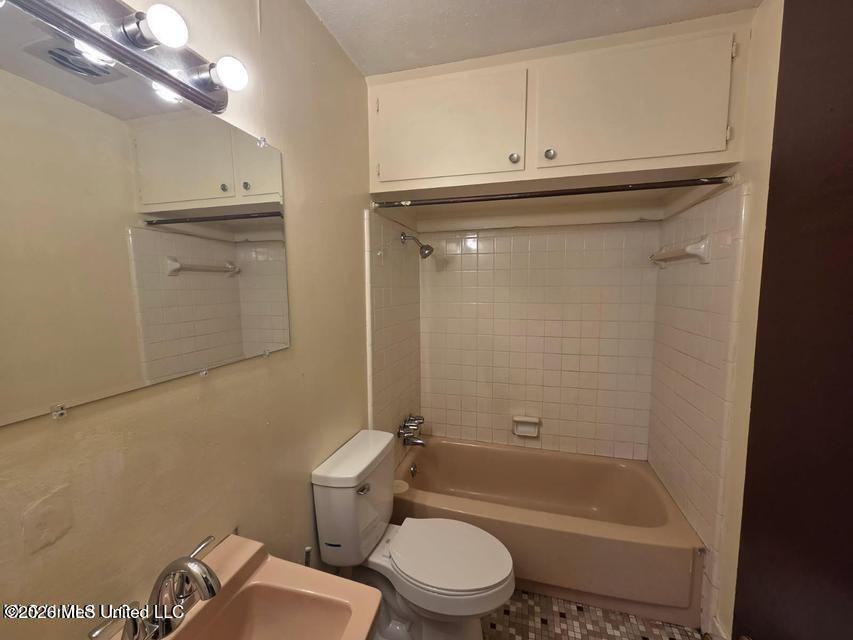 215 Kilkenny Blvd - Photo 3 of 7