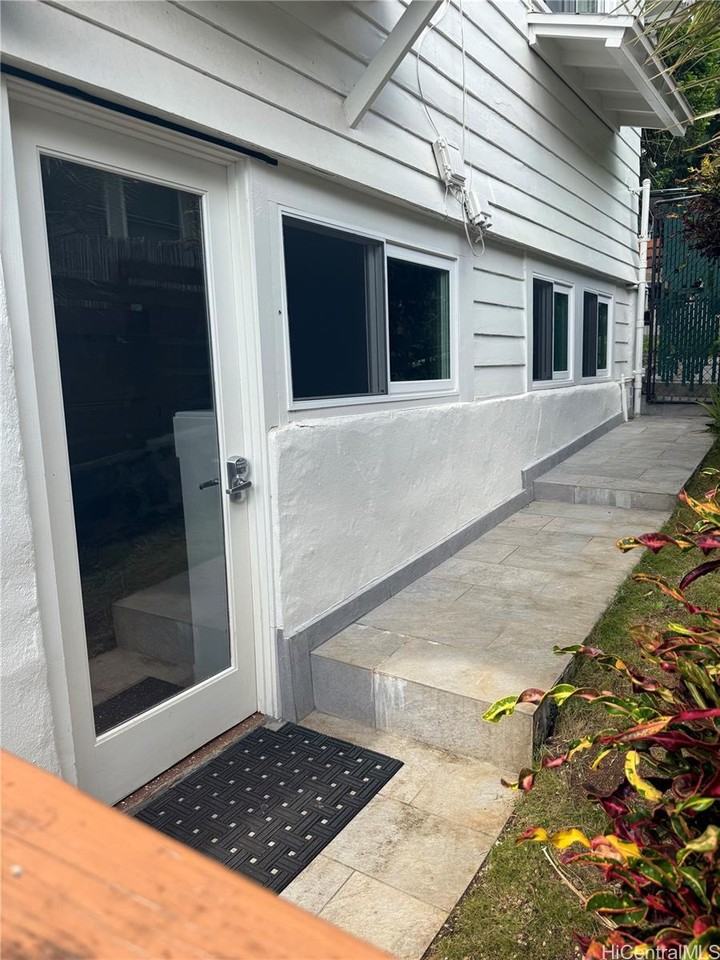 2408 Makanani Dr #A - Photo 6 of 15