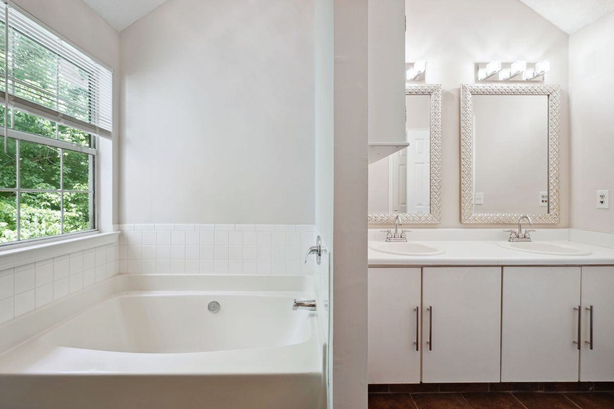 3836 Riverview Bnd - Photo 5 of 13
