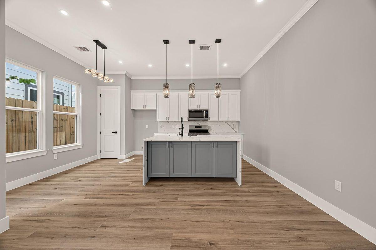 6844 Del Rio St - Photo 2 of 3