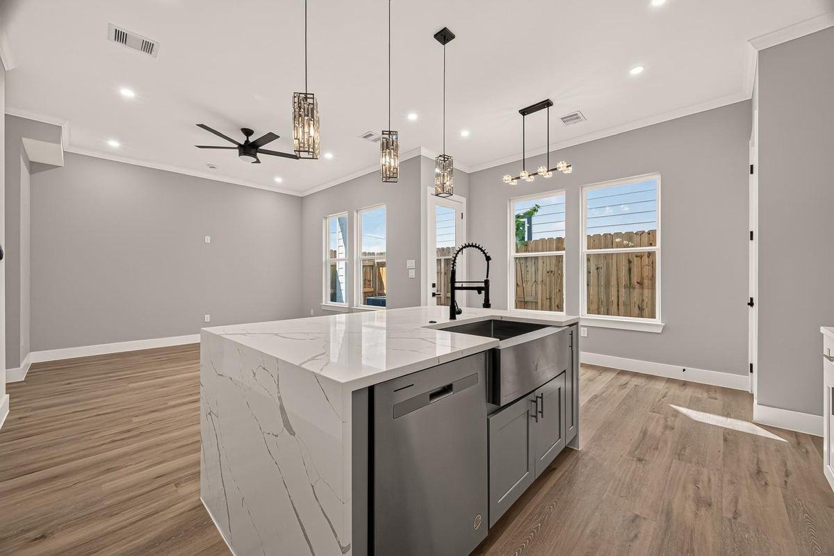 6844 Del Rio St - Photo 3 of 3