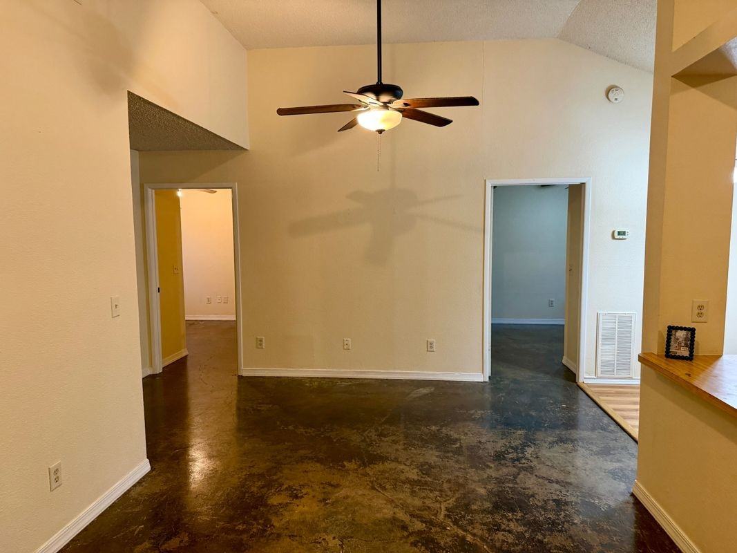 209 Armstrong St - Photo 4 of 24