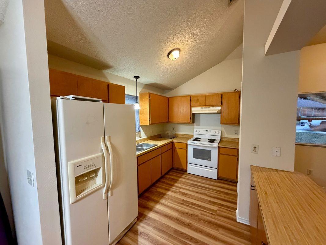 209 Armstrong St - Photo 6 of 24