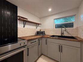 1028 Ne 36th St - Photo 1 of 1