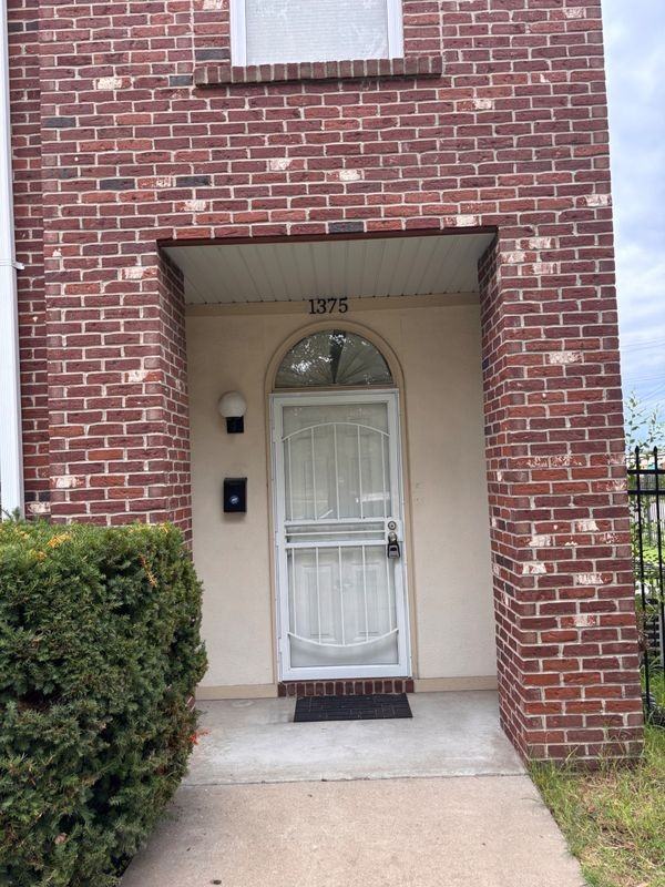 1375 Pennsylvania Ave - Photo 2 of 15