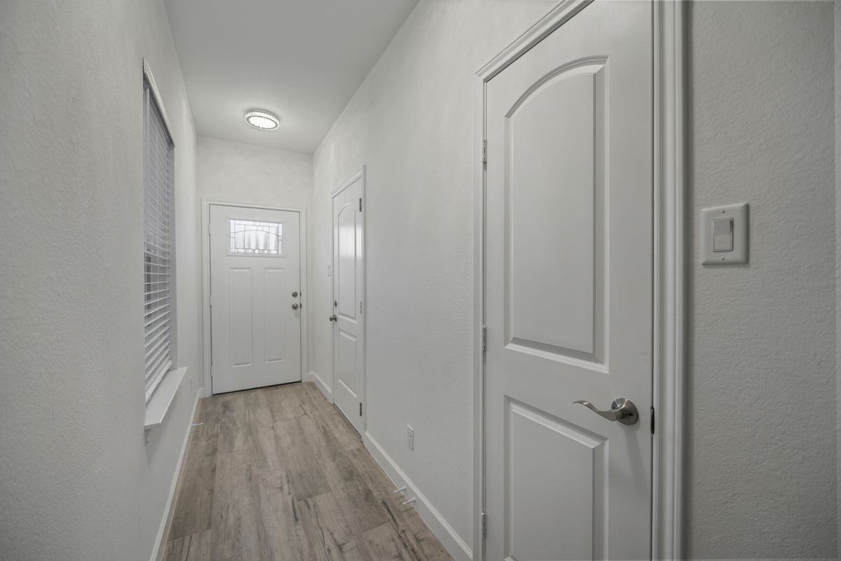 1065 Saint Clair St - Photo 3 of 36