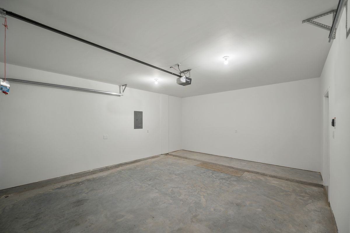 1065 Saint Clair St - Photo 4 of 36