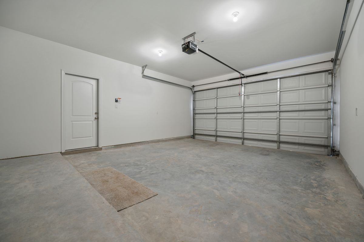 1065 Saint Clair St - Photo 5 of 36