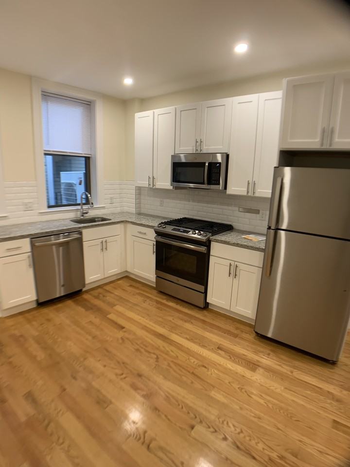 9 Seaverns Ave #1R - Photo 7 of 15